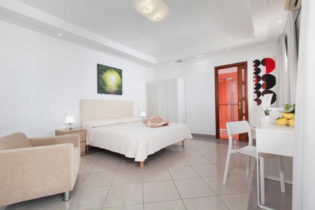 San Nicola B&B กาสเตลลัมมาเร ดิ สตาเบีย ภายนอก รูปภาพ